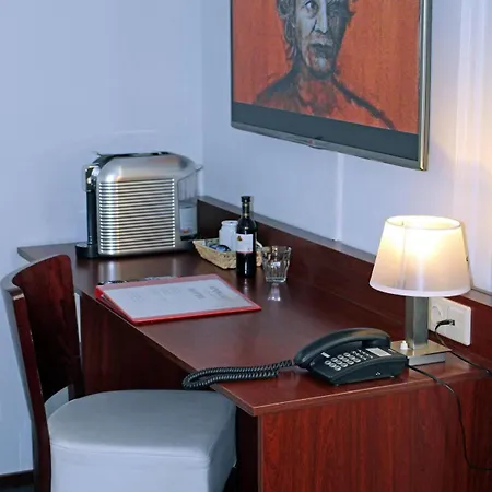 Hotel Apollo 3*